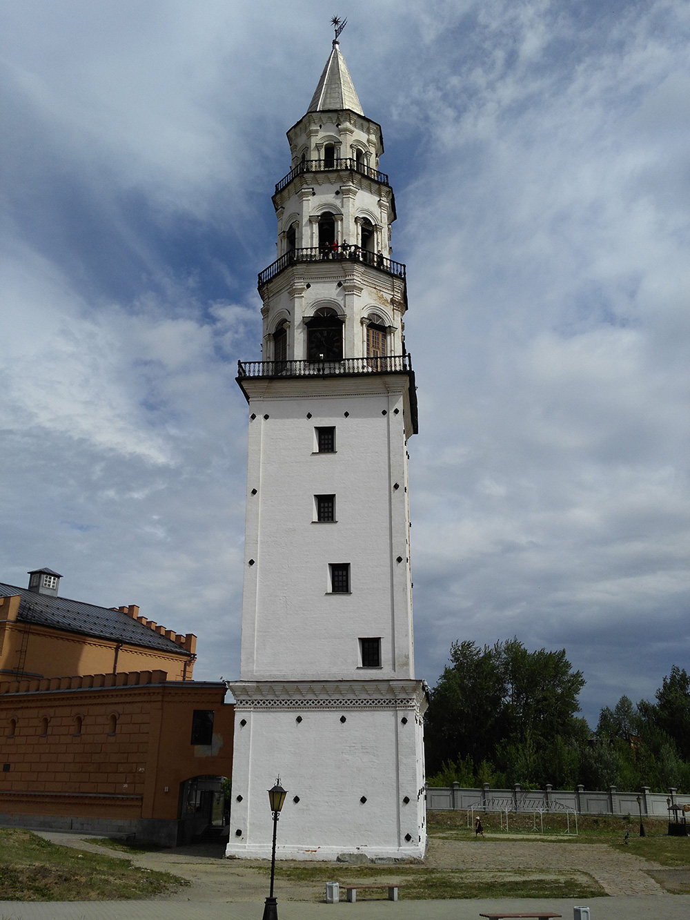 наклонная башня в невьянске